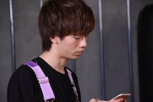 ブログの文面を考えるリョウガ。