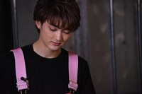 ブログを書くユーキ。