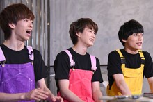 記者からの質問に答える（左から）リョウガ、ユーキ、ユースケ。