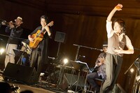 沖仁「デビュー15周年記念公演 15 -QUINCE-」の様子。 （写真提供：TONE）