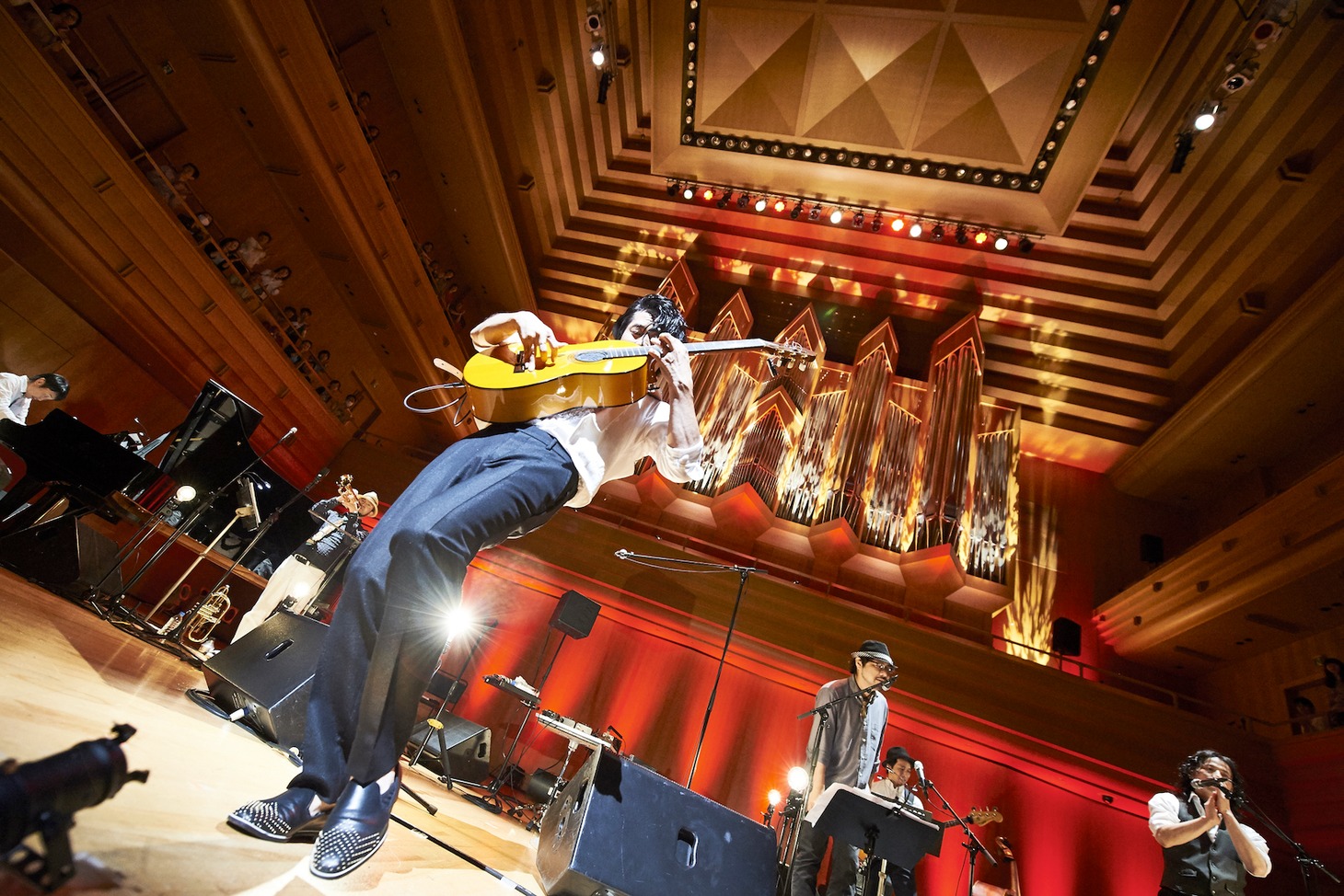 沖仁「デビュー15周年記念公演 15 -QUINCE-」の様子。 （写真提供：TONE）