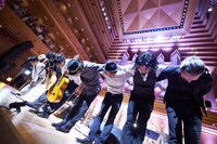 沖仁「デビュー15周年記念公演 15 -QUINCE-」の様子。 （写真提供：TONE）