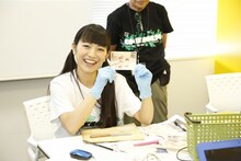 写真修復作業に取り組むmiwa。