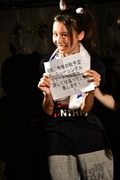 アンコールで今秋にニューシングルをリリースする予定であることを発表するKURUMI.。（撮影：古川朋久）