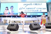 ニューシングル「全力☆Summer!」を披露するangela。