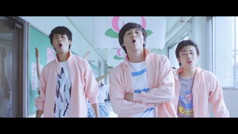 Fischer'sS「MOMOTAROの歌」のワンシーン