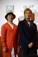 左からインスタントジョンソンのじゃい、つるの剛士。