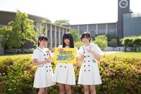 左から真山りか、廣田あいか、安本彩花。