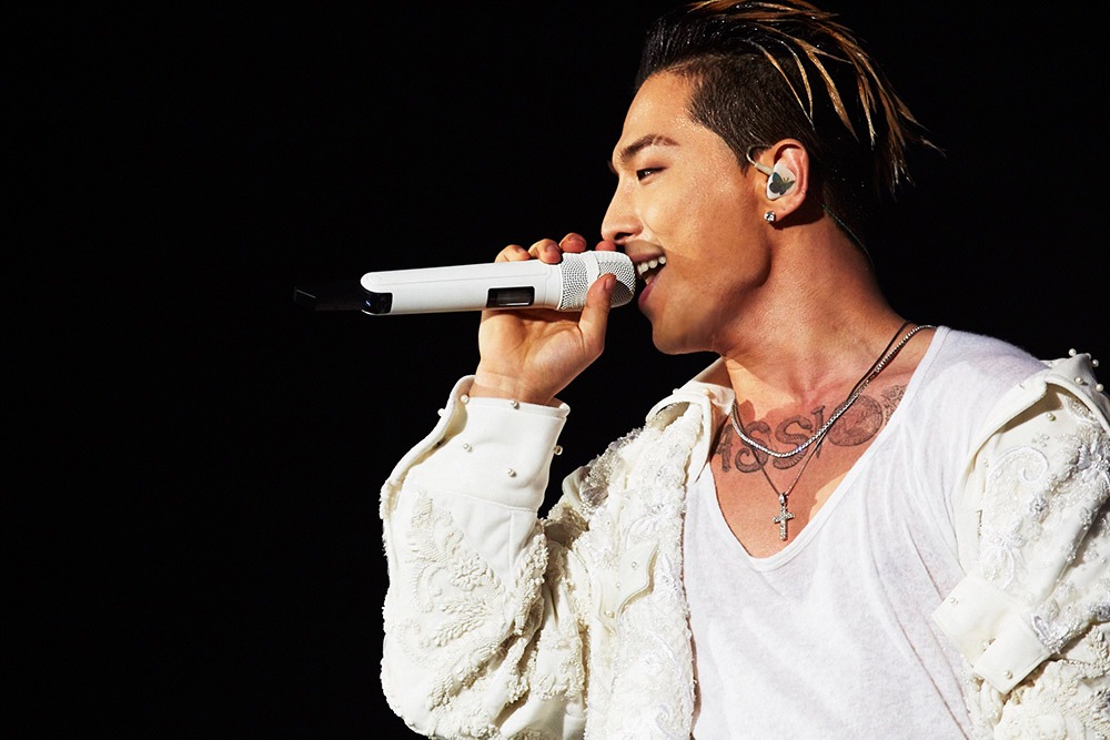SOL（from BIGBANG）「TAEYANG 2017 WORLD TOUR <WHITE NIGHT> IN JAPAN -SOL STADIUM LIVE-」ZOZOマリンスタジアム公演の様子。（写真提：avex）