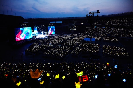 SOL(from BIGBANG)「TAEYANG 2017 WORLD TOUR <WHITE NIGHT> IN JAPAN -SOL STADIUM LIVE-」ZOZOマリンスタジアム公演の様子。(写真提:avex)