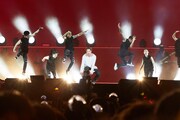 SOL(from BIGBANG)「TAEYANG 2017 WORLD TOUR <WHITE NIGHT> IN JAPAN -SOL STADIUM LIVE-」ZOZOマリンスタジアム公演の様子。(写真提:avex)