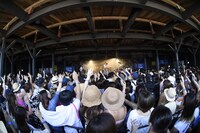 「ON THE ROAD発売記念ミニライブ」の様子。（撮影：きるけ。）