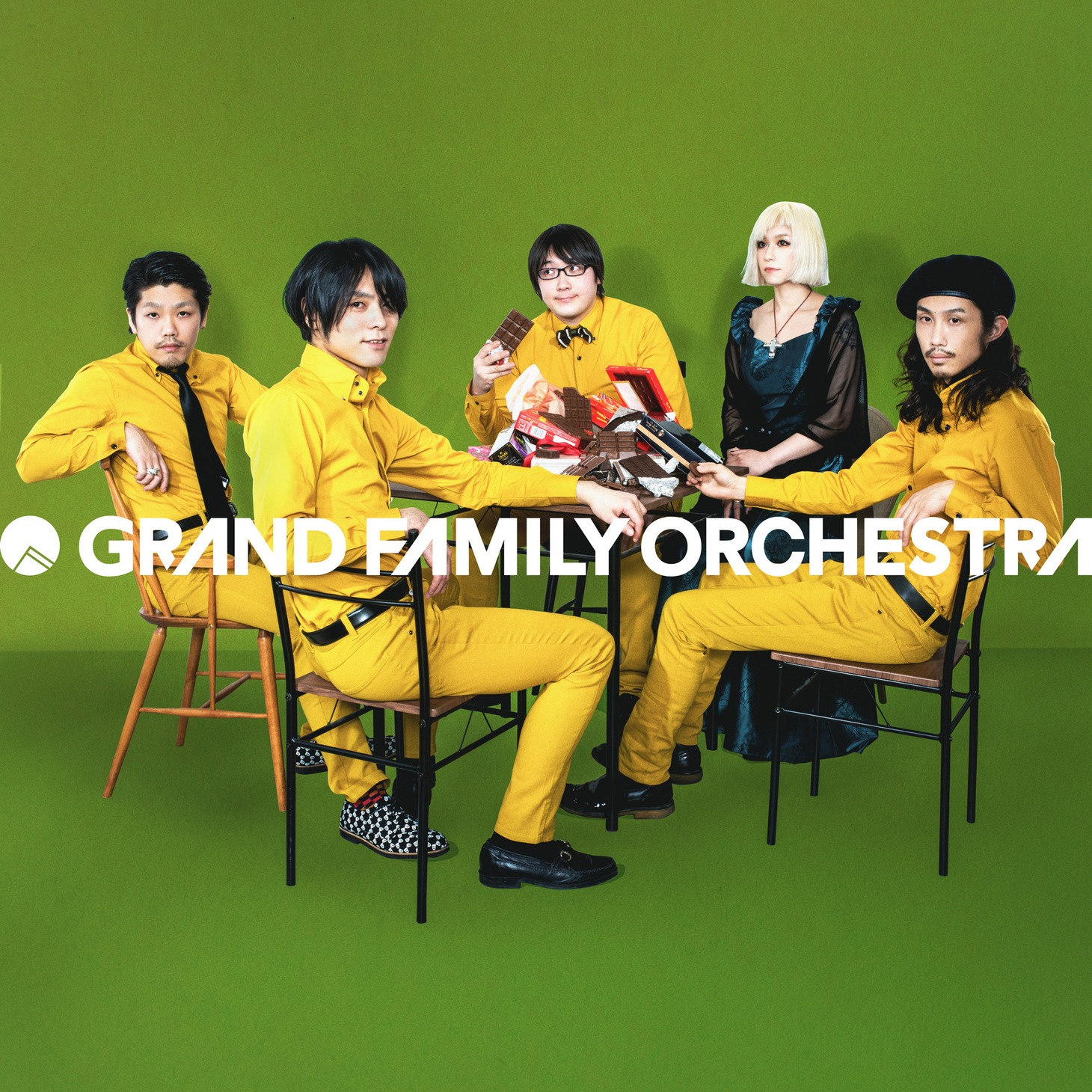 GRAND FAMILY ORCHESTRA。右から2人目がえばたA.F.あい。