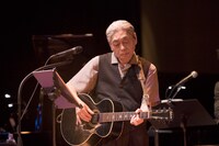 細野晴臣「初夏ツアー2017」東京・浅草公会堂公演の様子。 （撮影：平間至）