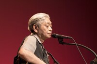 細野晴臣「初夏ツアー2017」東京・浅草公会堂公演の様子。 （撮影：平間至）
