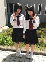 平手友梨奈と長濱ねるのオフショット。(c)「残酷な観客達」製作委員会