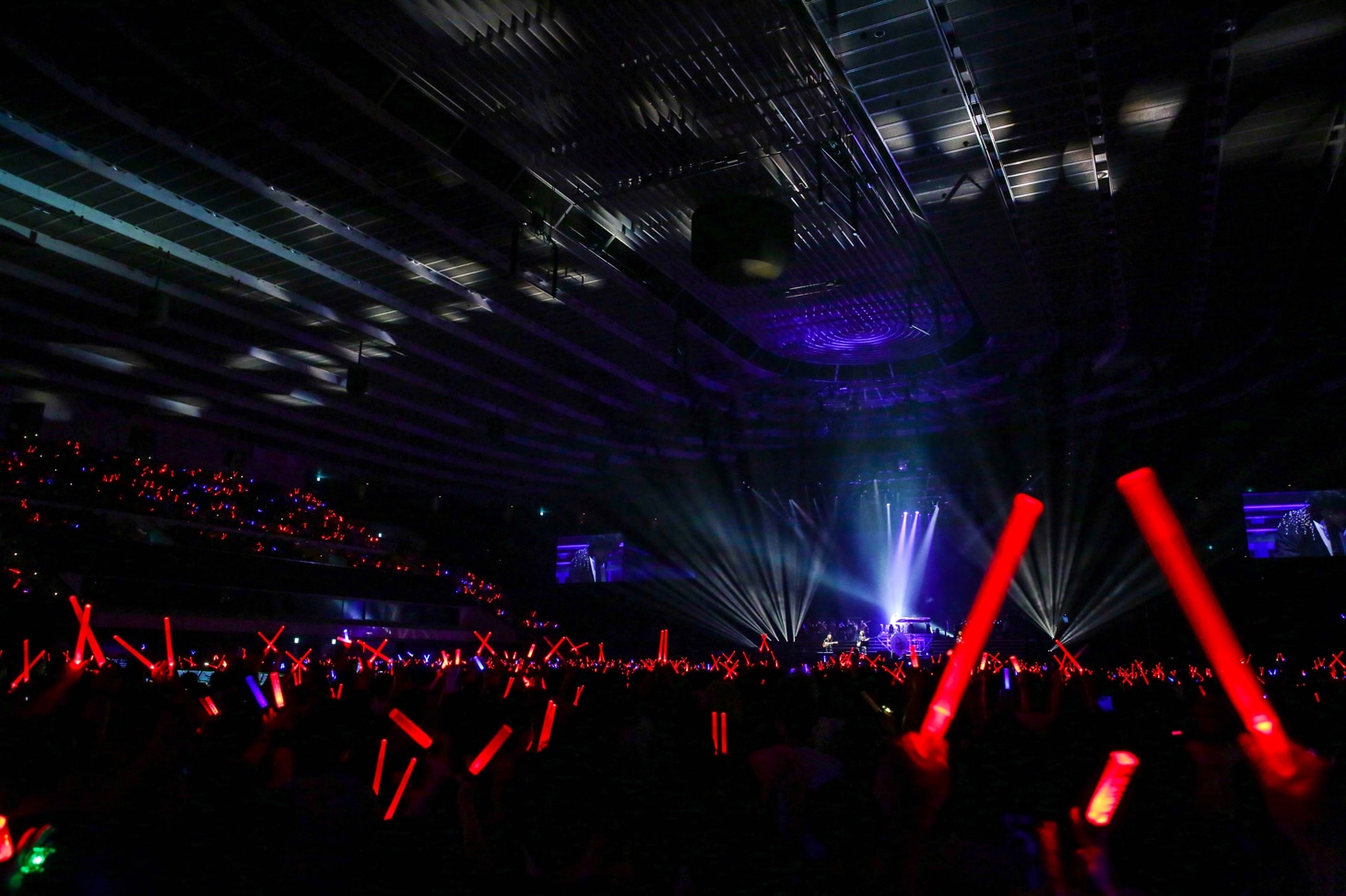 「X JAPAN WORLD TOUR 2017 WE ARE X Acoustic Special Miracle ～奇跡の夜～ 6DAYS」大阪城ホール初日公演の様子。