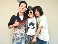 左からYONCE（Suchmos）、松任谷由実、OK（Suchmos）。