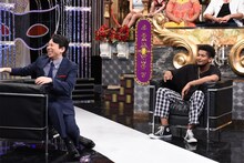 左から有吉弘行、ACE。(c)日本テレビ