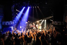 BURNOUT SYNDROMES（Photo by HAJIME KAMIIISAKA）