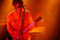 ハヤシ（G, Vo, Syn, Programming）（撮影：上山陽介）