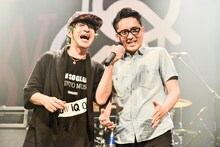 ダブルアンコールでTOSHI-LOWに押されて登場したフルカワユタカ（右）。（撮影：橋本塁[SOUND SHOOTER]）