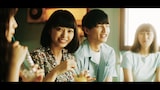 井上実優「Shake up」ミュージックビデオのワンシーン。