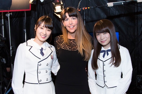 左から高山一実、パティ・ジェンキンス監督、秋元真夏。