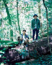 ゆず。左が北川悠仁、右が岩沢厚治。