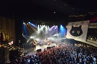 「ポルカドットスティングレイ 2017 TOUR “大正義” ポルフェス12 “#正義と踊れ ワンマン” 追加公演」の様子。（撮影：橋本塁［SOUND SHOOTER / STINGRAY］）