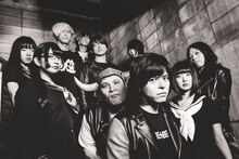 THE 夏の魔物とシン・マモノBAND。（撮影：タイコウクニヨシ）