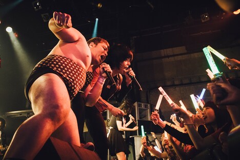 THE 夏の魔物「シン・マモノボンバイエ TOUR」最終公演の様子。（撮影：タイコウクニヨシ）