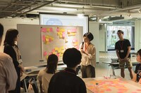 「kobebeats」歌詞作りワークショップの様子。