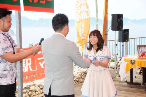 宮崎・日南市マンゴー町の1日町長任命式に望むSKE48の大場美奈。 （写真提供：エイベックス）