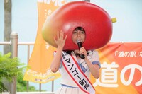 宮崎・日南市マンゴー町の1日町長任命式に望むSKE48の大場美奈。 （写真提供：エイベックス）