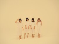 ゆるめるモ！「永遠のmy boy」ミュージックビデオ撮影中のオフショット。