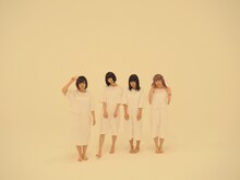 ゆるめるモ！「永遠のmy boy」ミュージックビデオ撮影中のオフショット。