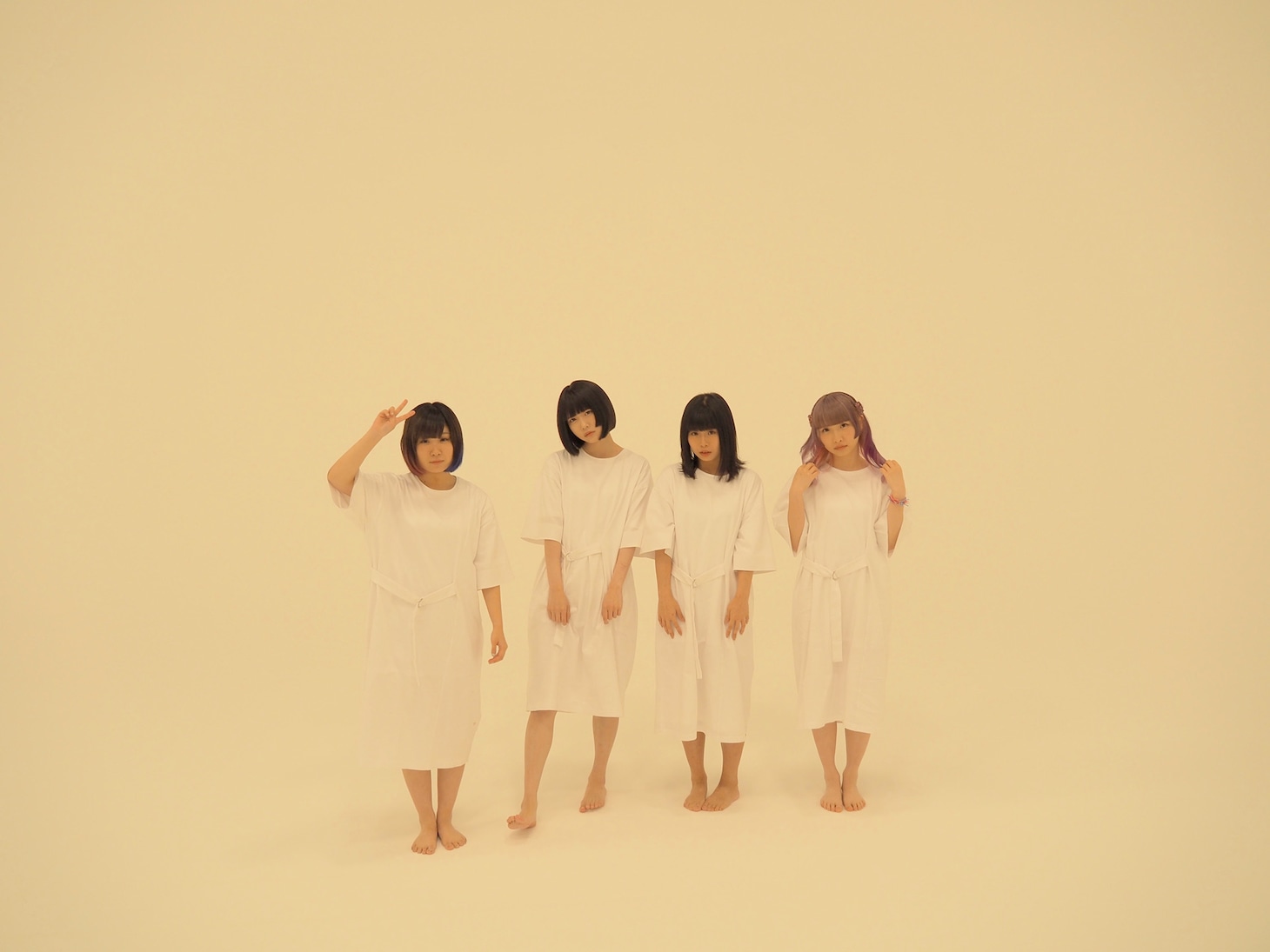 ゆるめるモ！「永遠のmy boy」ミュージックビデオ撮影中のオフショット。