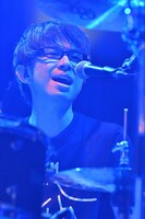 本多響平（Dr）（撮影：樋渡新一）