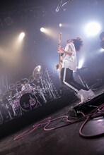 Hello Sleepwalkers「Hello Sleepawalkers 2017 “シンセカイ”」東京・LIQUIDROOM公演の様子。（Photo by Yosuke Tori）