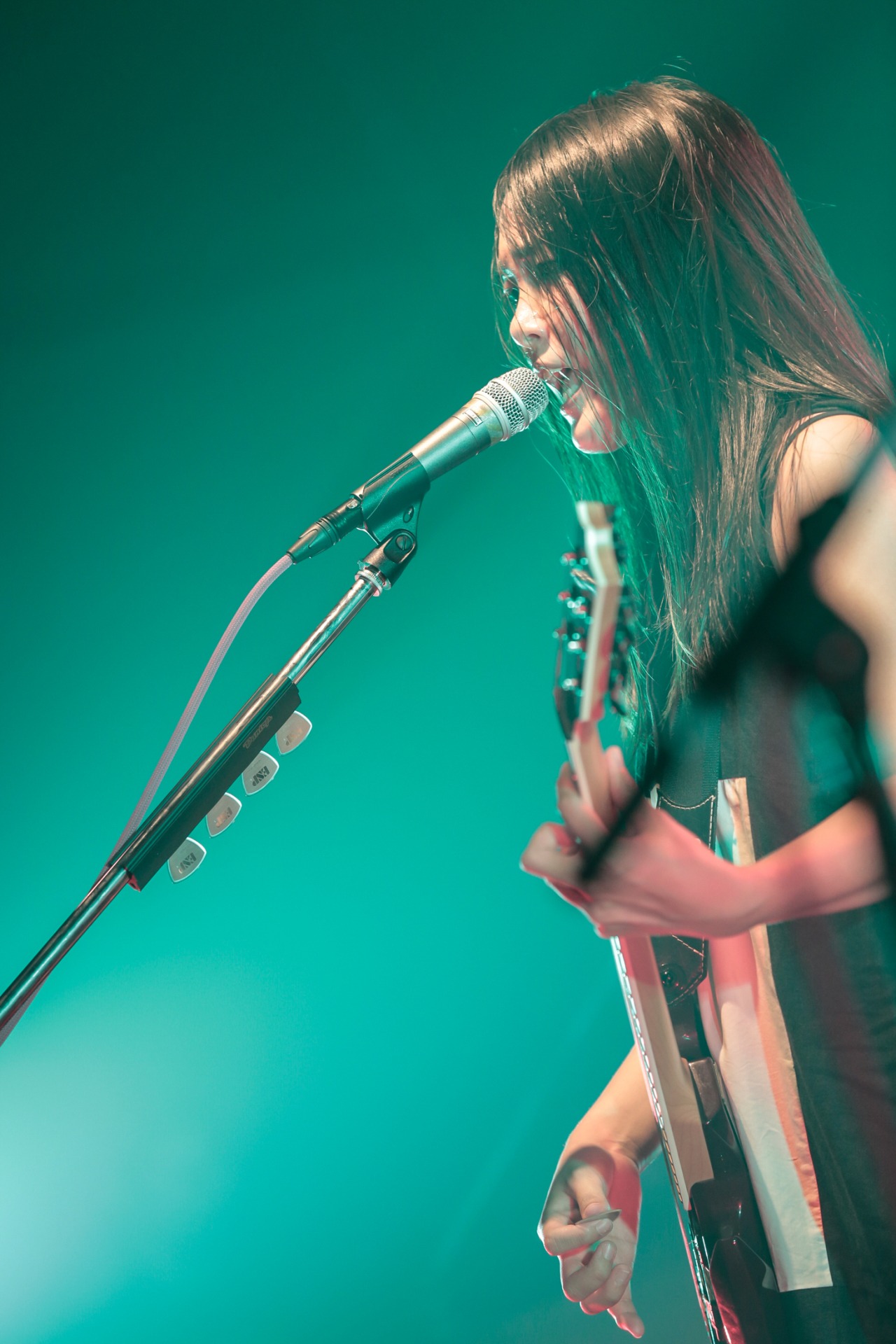 ナルミ（G, Vo）（Photo by Yosuke Tori）