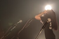 ナルミ（G, Vo）（Photo by Yosuke Tori）