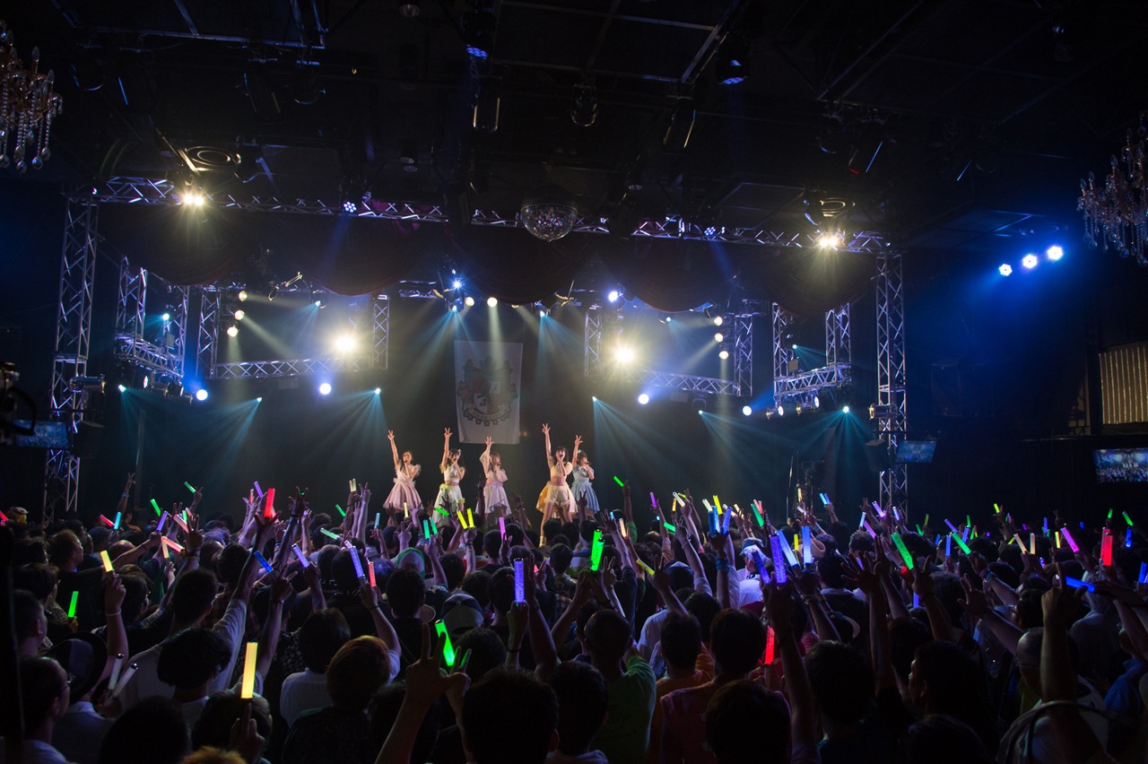 マジカル・パンチライン「1stワンマンライブ "World’s End Wonderland: Episode I"」の様子。（提供：林晋介）