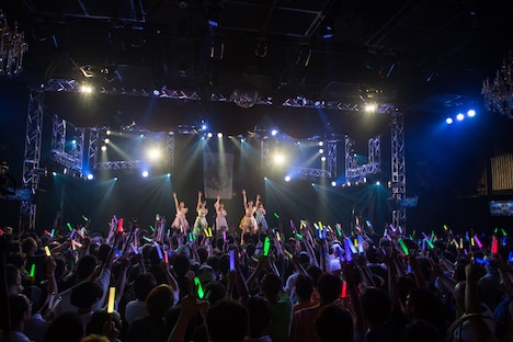 マジカル・パンチライン「1stワンマンライブ "World’s End Wonderland: Episode I"」の様子。(提供:林晋介)