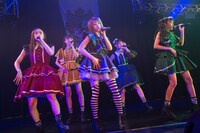 マジカル・パンチライン「1stワンマンライブ "World’s End Wonderland: Episode I"」の様子。（提供：林晋介）
