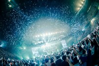 AAA「ARENA TOUR 2017 -WAY OF GLORY-」北海道・真駒内セキスイハイムアイスアリーナ公演の様子。（写真提供：エイベックス）