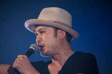 浜崎貴司（写真提供：ビクターエンタテインメント）