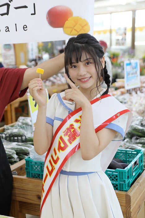 沖縄・沖縄県庁で行われた沖縄マンゴー大使任命式に出席したSKE48の小畑優奈。 (写真提供:エイベックス)