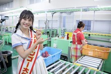 沖縄・沖縄県庁で行われた沖縄マンゴー大使任命式に出席したSKE48の小畑優奈。 （写真提供：エイベックス）