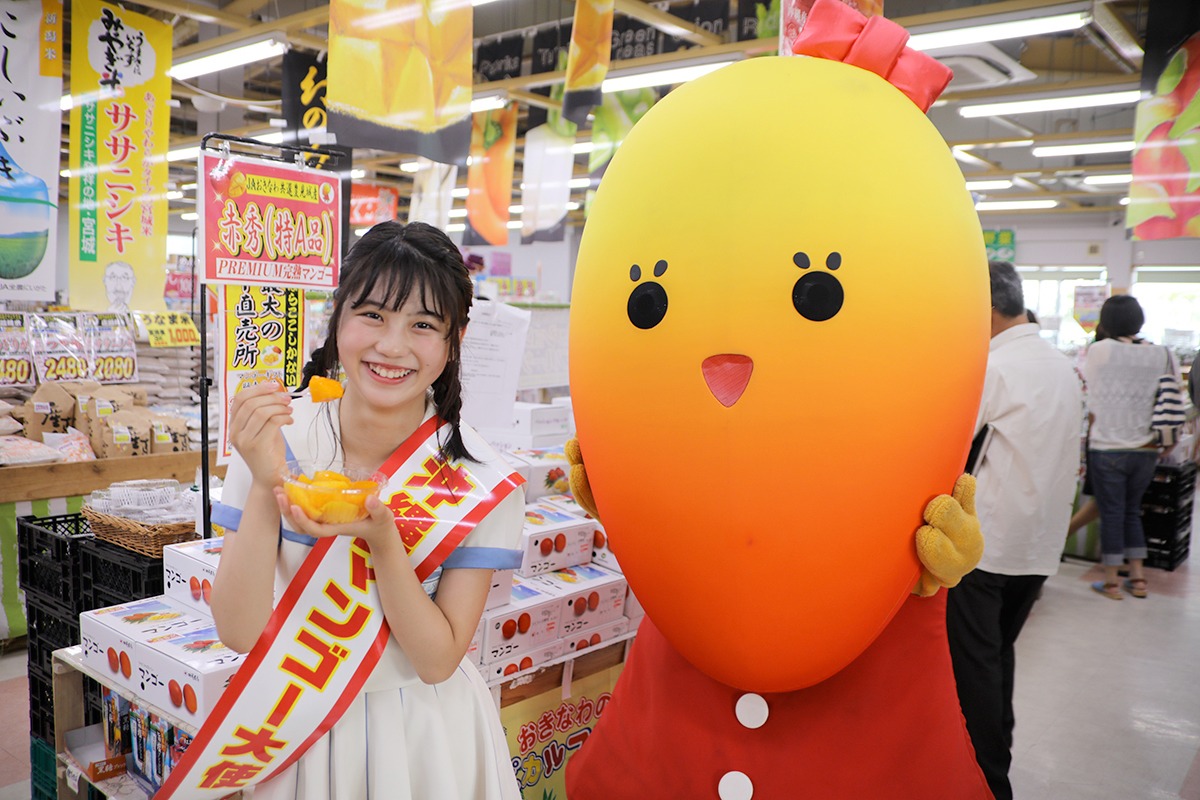 沖縄・沖縄県庁で行われた沖縄マンゴー大使任命式に出席したSKE48の小畑優奈。 （写真提供：エイベックス）